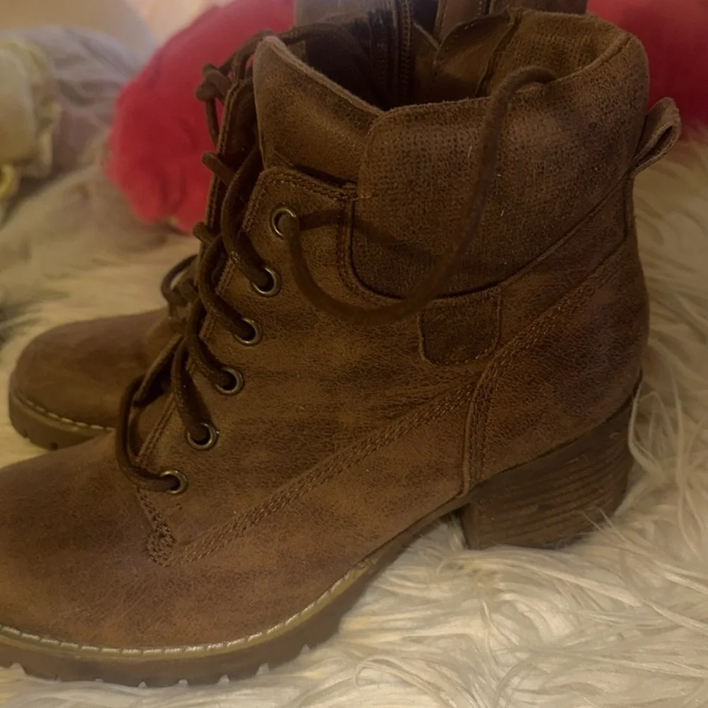 Brown boots - Picture 2 of 5